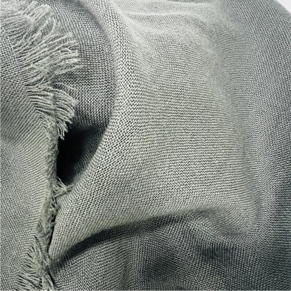 Javier Simorra Barcelona Green 100% Wool Lightweight Breathable Fringe Scarf - Picture 7 of 7